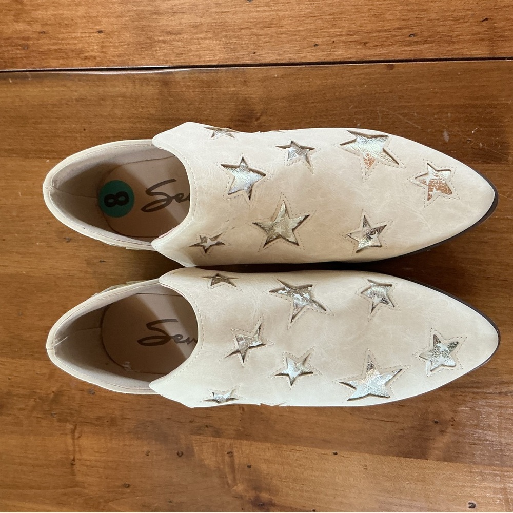 Seven7 Austin boot Cream Flats with Star Pattern - Picture 2 of 8